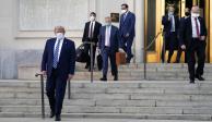 Donald Trump salió caminando del Centro Médico Militar Walter Reed, rumbo a la Casa Blanca, luego de estar hospitalizado por COVID-19.