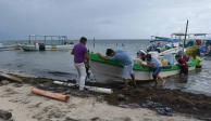Pescadores continúan el retiro de embarcaciones por las condiciones climáticas.