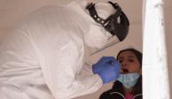 Aplican prueba de coronavirus a una mujer en la Ciudad de México.