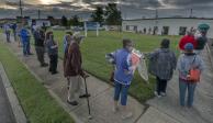 Votantes hacen fila en Roanoke, Virginia, para votar de manera adelantada antes de las elecciones de noviembre.&nbsp;