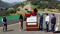El gobernador Alfredo del Mazo (centro) inaugura la autopista Toluca-Naucalpan.