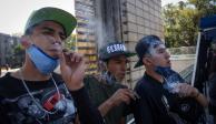 Integrantes de colectivos del Movimiento Cannábico se manifestaron el martes pasado en la Estela de Luz, por el uso lúdico de la mariguana.