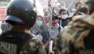 Policía bloquea el paso de manifestantes en Perú
