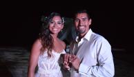 Zudikey y Pato, quienes formaron parte de la segunda temporada de Exatlón México, ayer durante su boda.