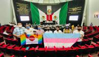 Activistas trans y legisladores en el Congreso de Quintana Roo
