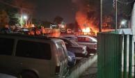 Vehículo incendiado afuera del IMSS en Zacatepec, Morelos