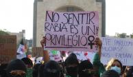 Colectivas parten, ayer, en protesta hacia el Zócalo.