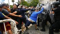 Seguidores de Diego Armando Maradona protagonizaron enfrentamientos en el sepelio.