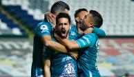 Jugadores de León celebra una anotación contra el Puebla en los Cuartos de Final del Guard1anes 2020