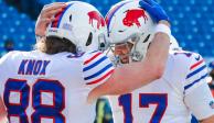 Jugadores de los Bills celebran una jugada del partido ante los Rams