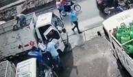 Hombre impide asalto al lanzarle un tanque de gas al ladrón