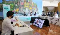 El gobernador de Guerrero (centro) encabeza la presentación de la nueva plataforma digital, ayer.