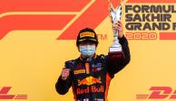 Yuki Tsunoda  festeja un triunfo en la Fórmula 2 previo a su llegada a la Fórmula 1.