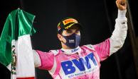 Checo Pérez festeja su triunfo en el Gran Premio de Sakhir de F1 el pasado 6 de diciembre.