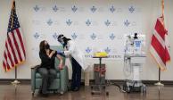 La vicepresidenta electa de Estados Unidos,Kamala Harris, recibió ayer la dosis de la vacuna Moderna contra Covid-19 en el United Medical Center, en Washington.