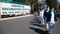 Médicos del IMSS del Hospital La Raza ingresan al Centro de Vacunación Covid, ayer.