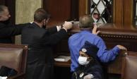 Medios estadounidenses reportan un enfrentamiento armado dentro de las instalaciones del Poder Legislativo