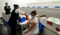 Personal médico vacunado en México.