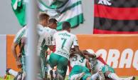 Jugadores de Palmeiras celebran una anotación