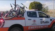 Patrulla transporta las bicicletas de los nueve ciclistas que habían desaparecido.