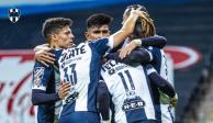 Jugadores del Monterrey celebran un gol en el Torneo Guard1anes 2021 de la Liga MX.