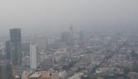Panorámica de la Ciudad de México, en el amanecer del 1 de enero de 2021, con mala calidad del aire.