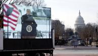 Donald Trump aparece en un camión con vallas publicitarias cerca del Capitolio de Estados Unidos durante el segundo juicio político del expresidente Trump.