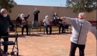 Adultos mayores celebran que ya se vacunaron con un baile en TIkTok