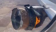 Un vuelo de United Airlines sufrió una falla mecánica, por lo que perdió grandes partes de uno de sus motores en pleno vuelo.
