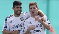 "Kun" Agüero y Lionel Messi en un entrenamiento de la selección de Argentina