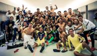 El América celebró su triunfo en el vestidor del estadio de Chivas.