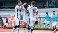 Jugadores de Pumas celebran un gol contra el Atlético de San Luis en la Jornada 12 del Torneo Guard1anes 2020 de la Liga MX.