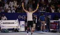 Alexander Zverev celebra después de vencer a Stefanos Tsitsipas en la final del Abierto de Acapulco.