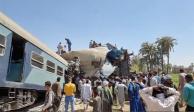 Dos trenes de pasajeros chocaron en Egipto.
