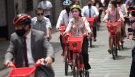 Claudia Sheinbaum se traslada en bici al Consejo Consultivo Vallejo, ayer.