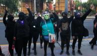 Feministas, afuera del TEPJF, ayer, piden que no se regrese la candidatura a Salgado.