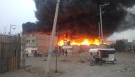 Este viernes, un incendio en Tezoyuca fue reportado en redes sociales y a pesar de que en la zona ya están laborando los bomberos, el fuego no logra extinguirse