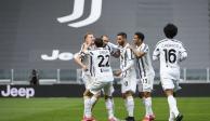 Futbolistas de la Juventus, uno de los clubes que dio marcha atrás con la Superliga, celebran un gol en la Serie A.