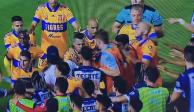 Momento exacto de la riña entre jugadores de Tigres y Monterrey en el clásico regio 125.