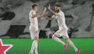 Toni Kroos y Karim Benzema celebran el gol del francés en el duelo entre Real Madrid y Chelsea en la Champions League el pasado 27 de abril.