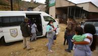 Centroamericanos retornados de EU llegan a un albergue en Tijuana, el 13 de abril.