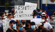 Manifestantes reprochan medidas autoritarias del Congreso y del Poder Ejecutivo, el pasado 2 de mayo.