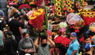Decenas de personas acuden al Mercado Jamaica por flores para celebrar el 10 de mayo; este lunes cambia el semáforo.