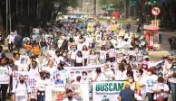Decenas de madres de desaparecidos marchan por Paseo de la Reforma, ayer.