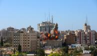 Misiles israelíes impactan en un edificio de Gaza donde se alojaban los medios AP y Al-Jazeera.
