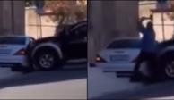 Policía embiste y destroza con un mazo el Mercedes Benz de su jefe. Foto: Especial