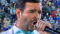 Pablo Montero se esquivó en el Himno Nacional y le llueven críticas
