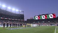Jugadores de México y Costa Rica previo a su partido de semifinales en la Liga de Naciones de la Concacaf.