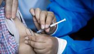 TEPJF: Morena incurrió en una falta al atribuirse el programa social de vacunación contra el COVID-19