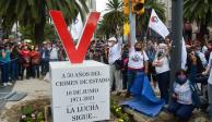 El Comité 68 Pro Libertades Democráticas e integrantes de organizaciones sociales colocaron un antimonumento sobre avenida Juárez en conmemoración del 50 aniversario de la "Matanza de Corpus Christi" conocida como "El Halconazo".